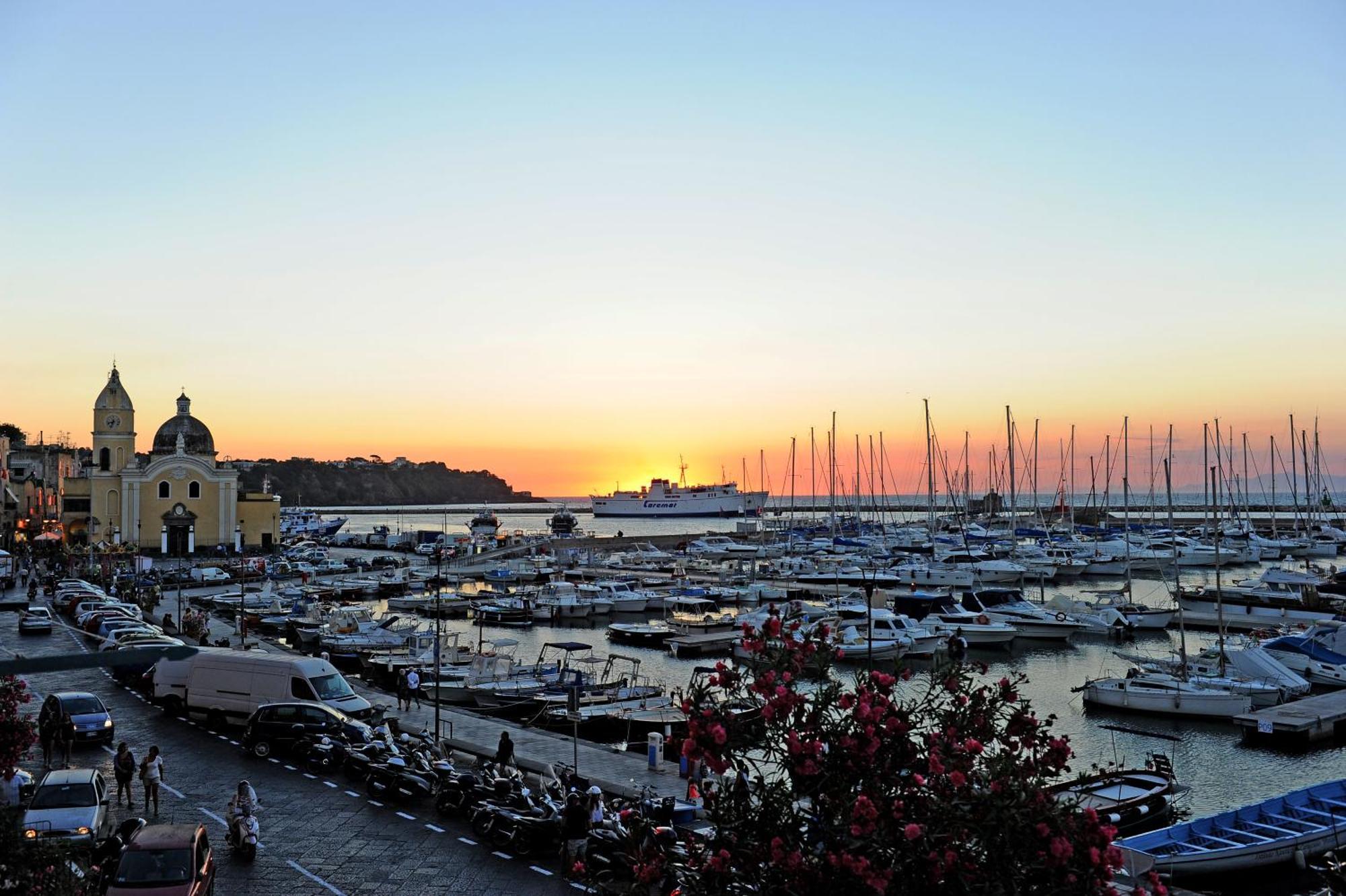 L'Isola Del Postino Rooms Procida Exterior photo